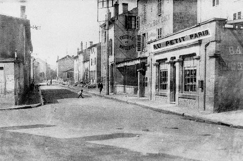 "Au Petit Paris" rue des Jardins-Fleuris, au début des années 1900 (photograhie noir et blanc: Edition Gobert )